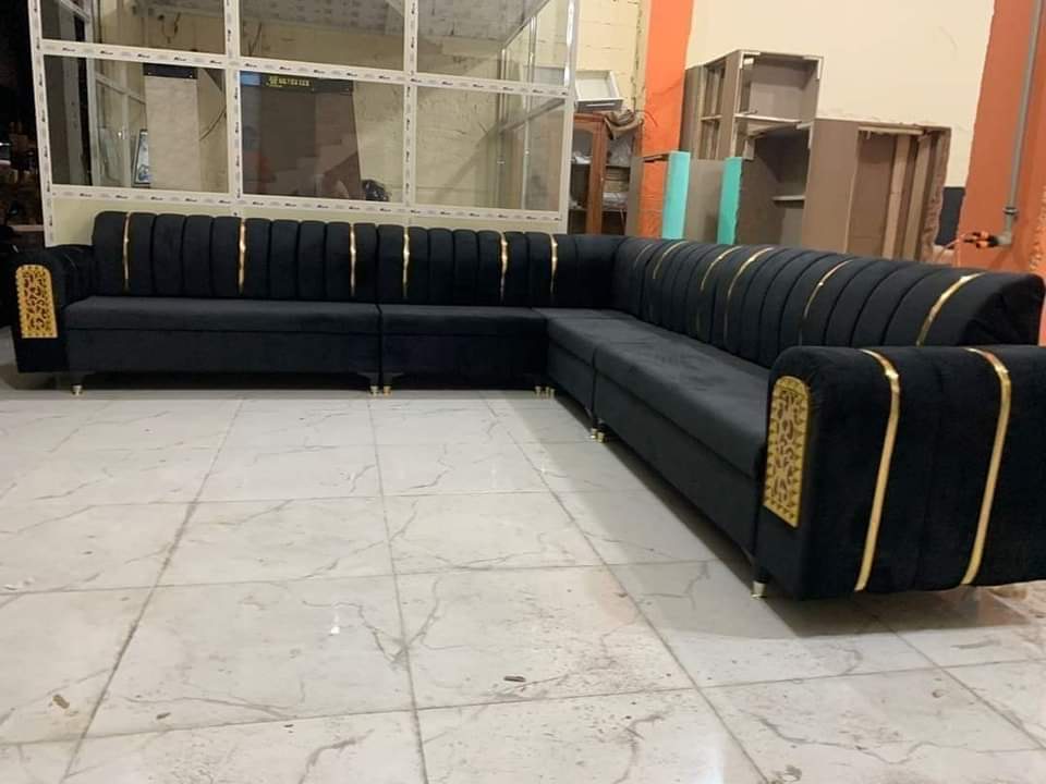 تخم زاوية فاخر أسود